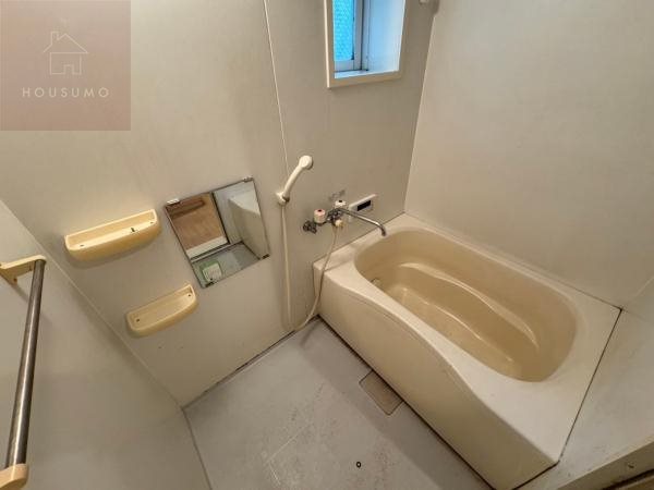 バス・シャワールーム　コンパクトで使いやすいお風呂です
