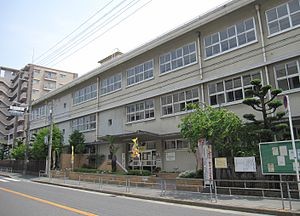 小学校　大阪市立小松小学校，（小学校）まで300m