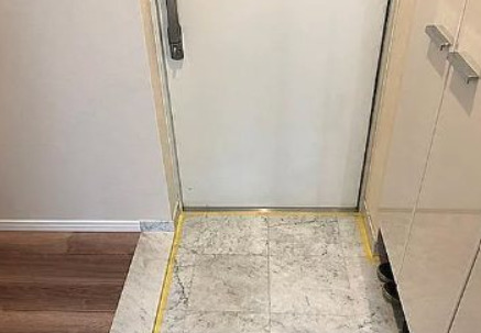 玄関　※別部屋の参考写真です。