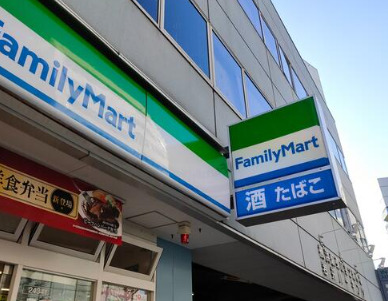 コンビニ　ファミリーマート 横浜高島町店（コンビニ）まで139m