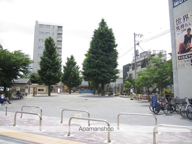 コンビニ　セブンイレブン中野中央３丁目店（コンビニ）まで404m