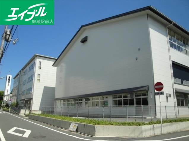 中学校　岡山市立岡山中央中学校（中学校）まで395m