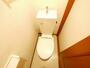 トイレ　落ち着いた色調のトイレです
