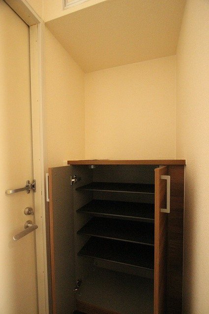収納　別号室の写真です（反転）