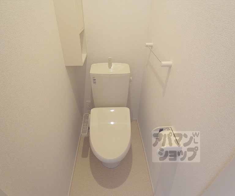 トイレ　ウォシュレット付き。