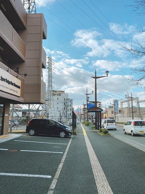 建物外観　電車通り沿いです