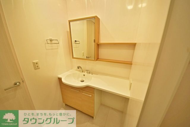 洗面設備　大きな洗面台です