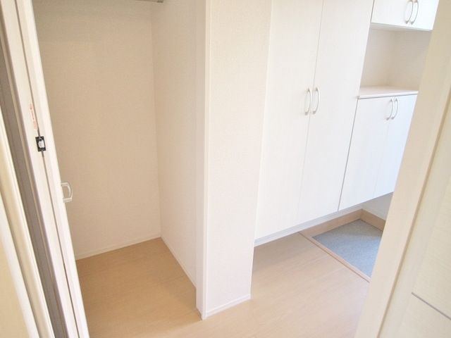 玄関　★大収納靴箱に物入★