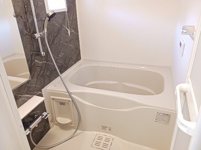 バス・シャワールーム　ゆったり過ごせるお風呂です