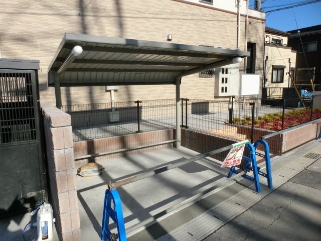 その他　屋根付駐輪場です！