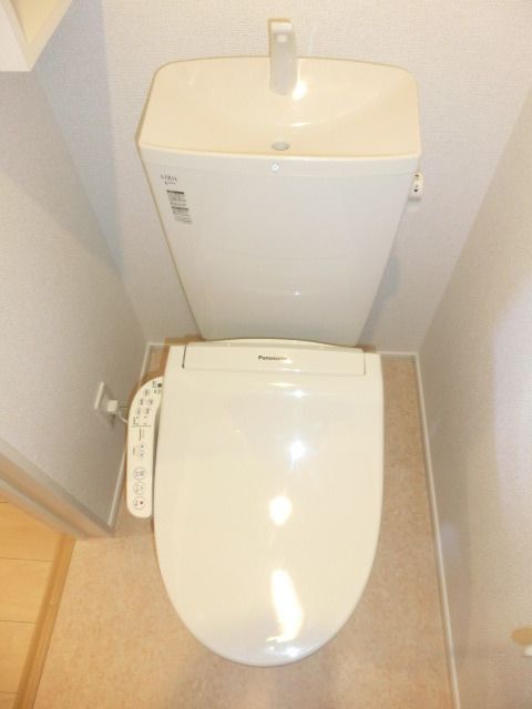 トイレ　ウォシュレット付で快適です！