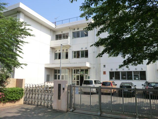 中学校　八王子市立石川中学校（中学校）まで1241m