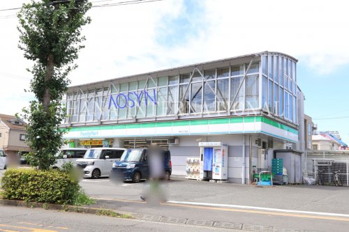 コンビニ　ファミリーマート（コンビニ）まで1756m