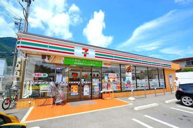 コンビニ　セブンイレブン広島八木4丁目店（コンビニ）まで382m