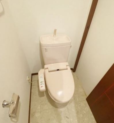 京急空港線 大鳥居駅 徒歩1分 15階建 築22年のトイレ写真