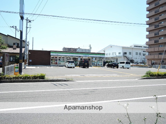 コンビニ　ファミリーマート高知御座店（コンビニ）まで351m