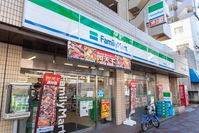 コンビニ　ファミリーマート杉並和泉店（コンビニ）まで370m