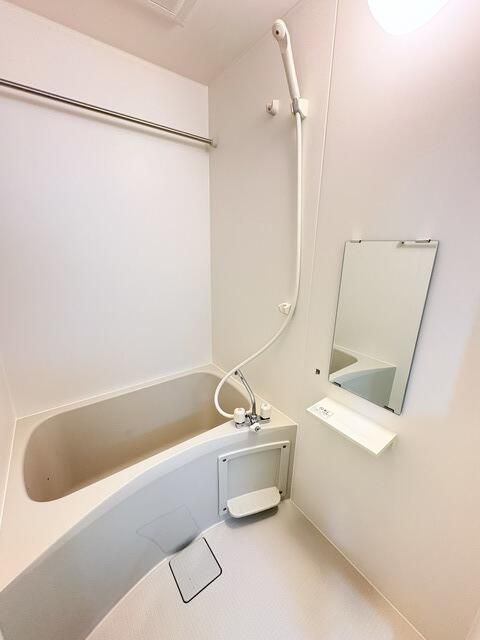 京急本線 雑色駅 徒歩10分 3階建 築1年の風呂写真