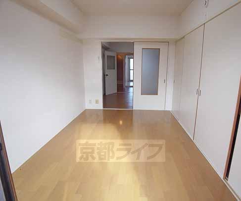 地下鉄東西線 山科駅 徒歩5分 5階建 築46年の居間写真