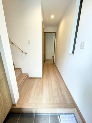 青井四丁目戸建の玄関写真
