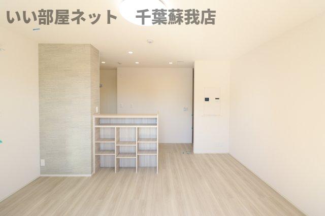 ＪＲ内房線 五井駅 徒歩15分 3階建 新築の居間写真