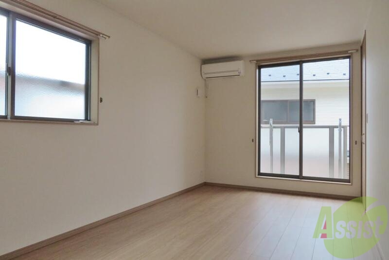 居室・リビング　南東、南西の２面採光で明るいリビング、角部屋の特権ですね