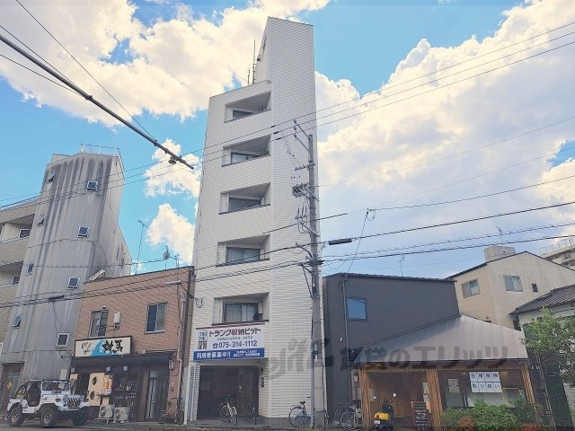京都市中京区壬生坊城町のマンションの建物外観