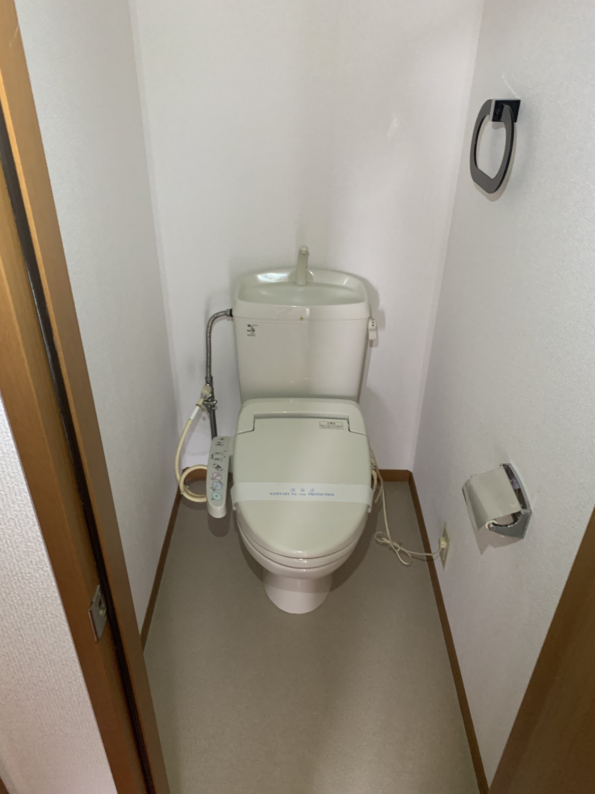 トイレ　温水洗浄便座付トイレ