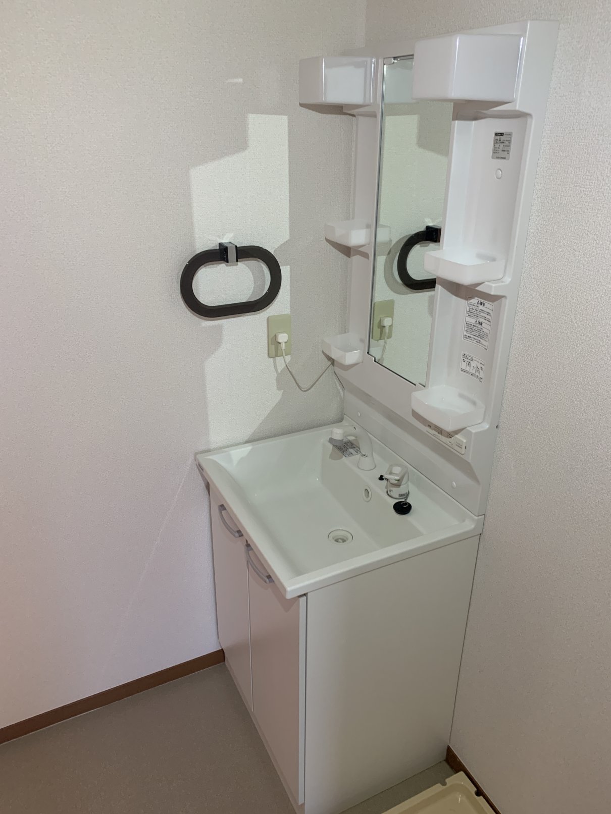 洗面設備　忙しい朝に嬉しい洗髪洗面化粧台付
