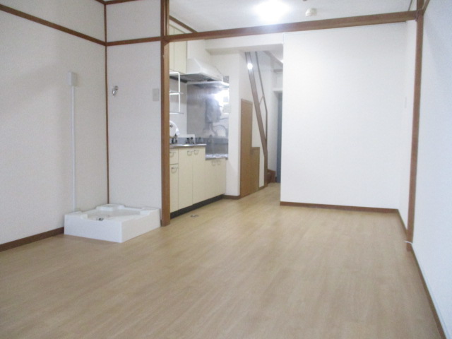 その他部屋・スペース　居室床全面フロアタイルにリフォーム済。