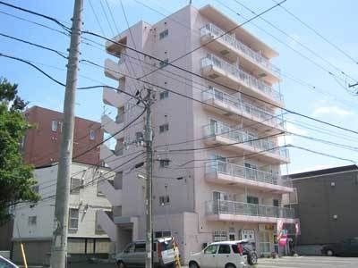札幌市豊平区平岸二条のマンションの建物外観