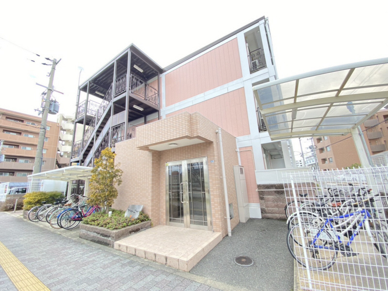 茨木市東奈良のマンションの建物外観