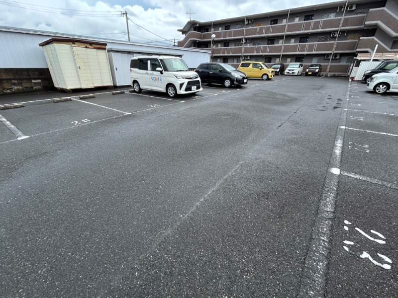 【北九州市八幡西区木屋瀬のアパートの駐車場】