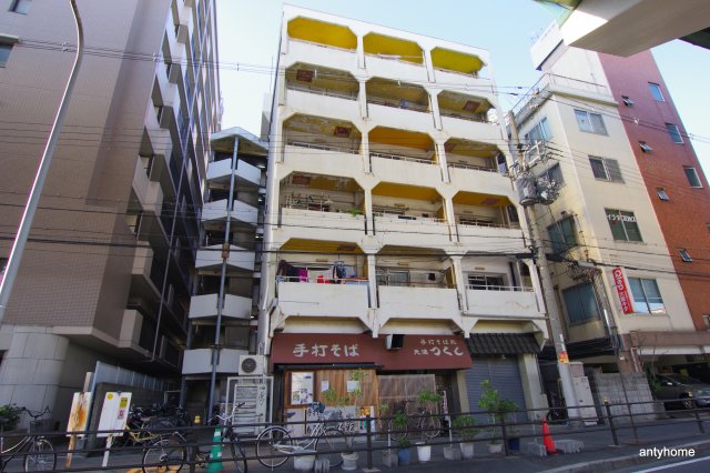 大阪市北区錦町のマンションの建物外観