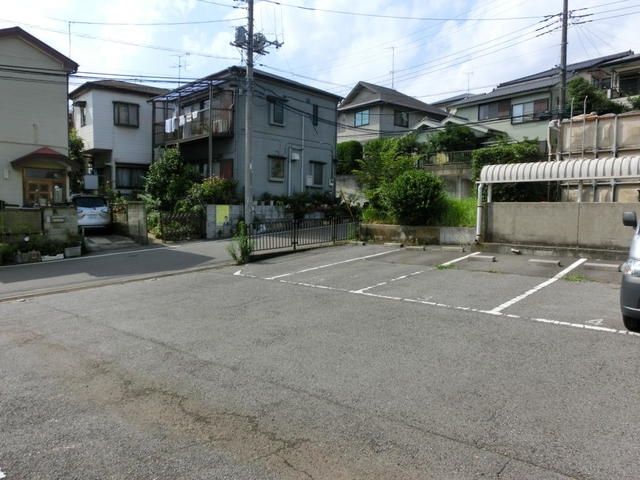 【船橋市飯山満町のマンションの駐車場】