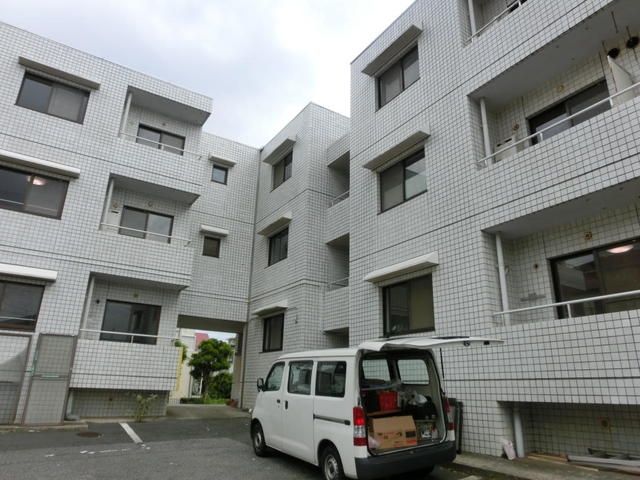 【船橋市飯山満町のマンションのエントランス】