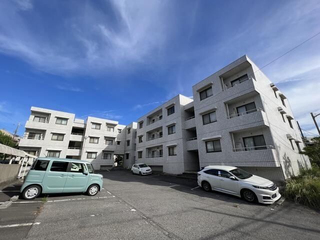 船橋市飯山満町のマンションの建物外観