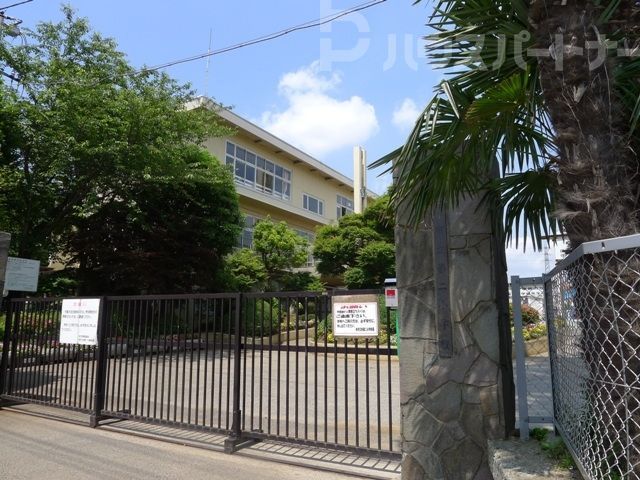 【柏市新富町のアパートの小学校】