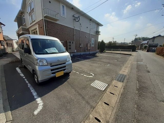 【メゾン・アルモニーＮの駐車場】