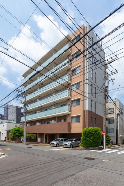 【横浜市神奈川区神奈川のマンションの建物外観】