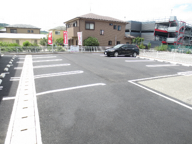 【阿南市宝田町のアパートの駐車場】