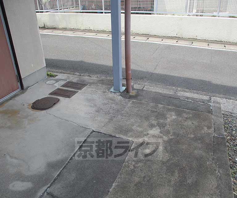 【京都市西京区樫原久保町のアパートのロビー】