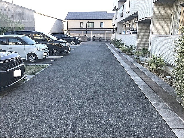 【シャンテ春日の駐車場】