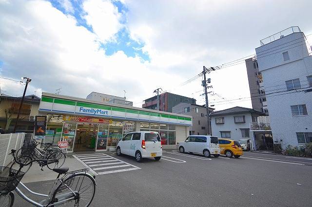 コンビニ　ファミリーマート楠木町三丁目店（コンビニ）まで231m