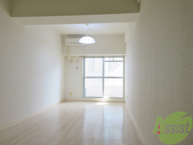 居室・リビング　陽の光が差し込む明るいお部屋は気持ちが良いですね。