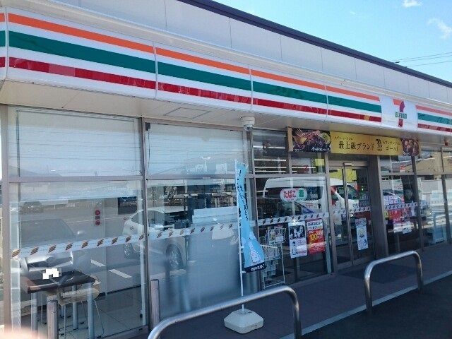 コンビニ　セブンイレブン大八木町店（コンビニ）まで550m