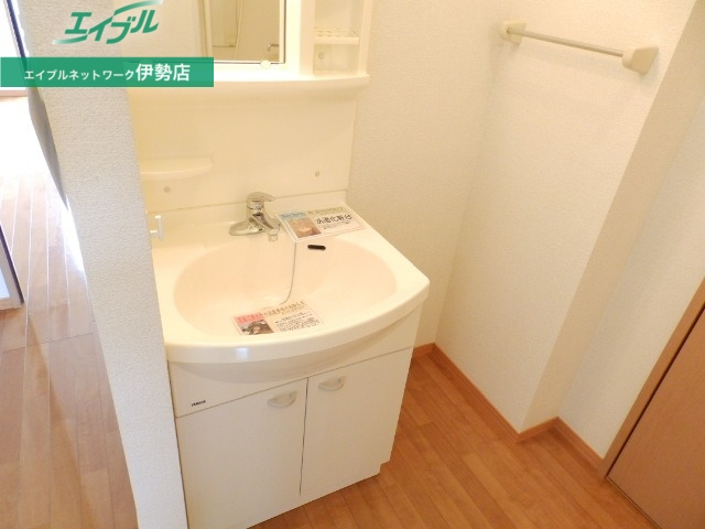 洗面設備　同タイプの部屋写真です。