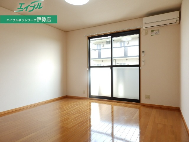 居室・リビング　同タイプの部屋写真です。