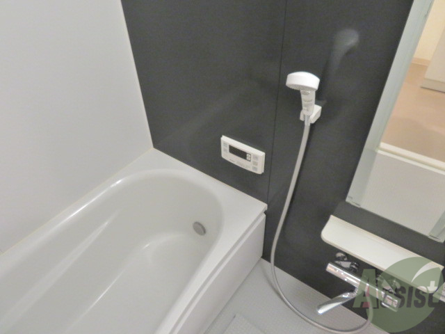 バス・シャワールーム　バスルームはこちらです。広々としてゆったり休めます。