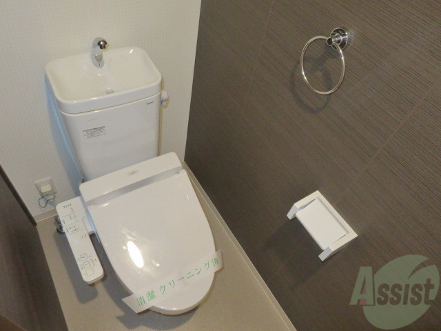 トイレ　ウォシュレット機能がついたトイレです。安心して使用できますね
